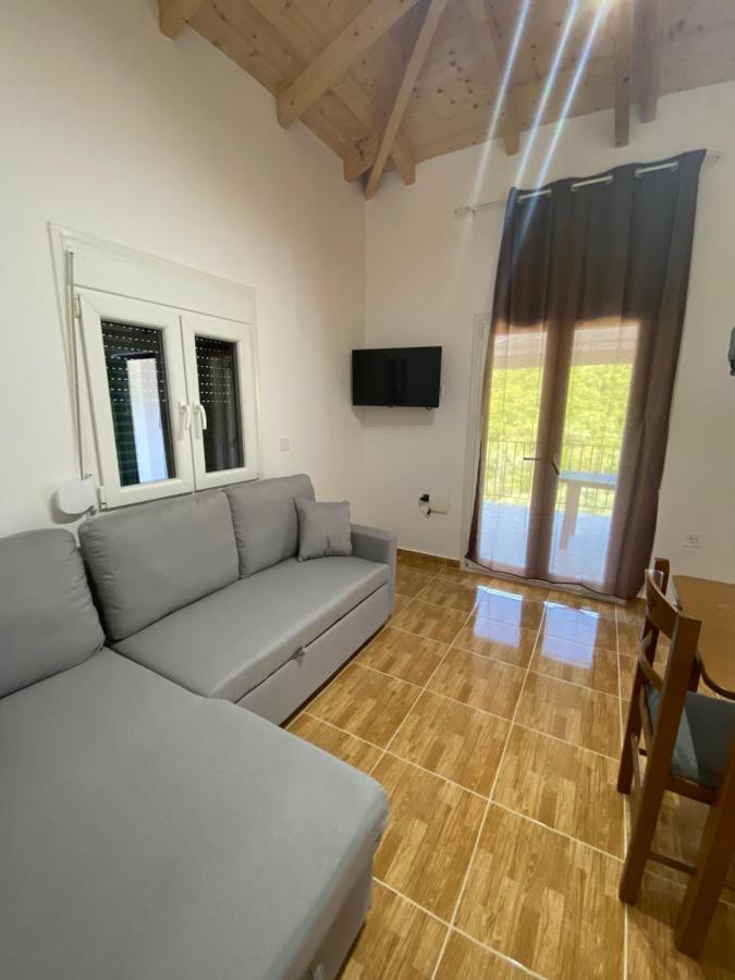 Babis Apartment Agios Nikitas Áyios Nikítas Exterior foto